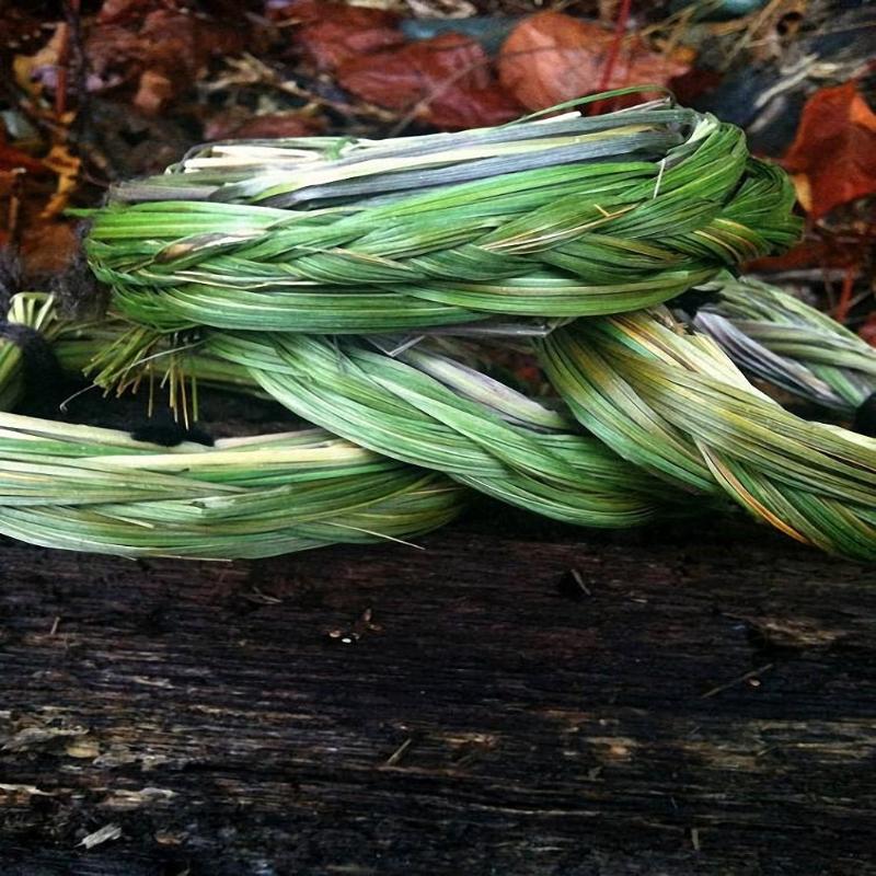 Sweet Grass and Gemstone Medicine- Hand Braided Sweet Grass and Crystal for Attracting Good Spirits During Prayer and Ceremonial Practices - The Velvet Lotus